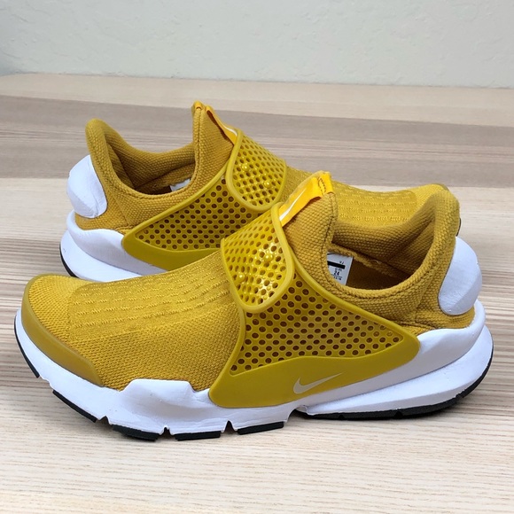 sock dart yellow